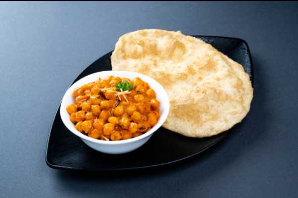 Chole Bhatura (1)