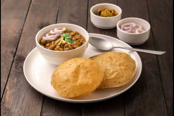 Chole Poori (2)