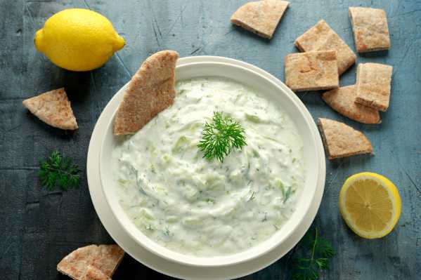 Garlic Naan Bites with Creamy Sauce