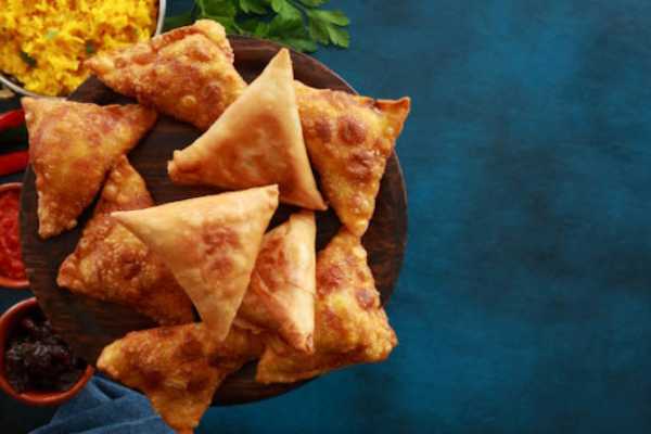 Onion Samosa (Qty.6)