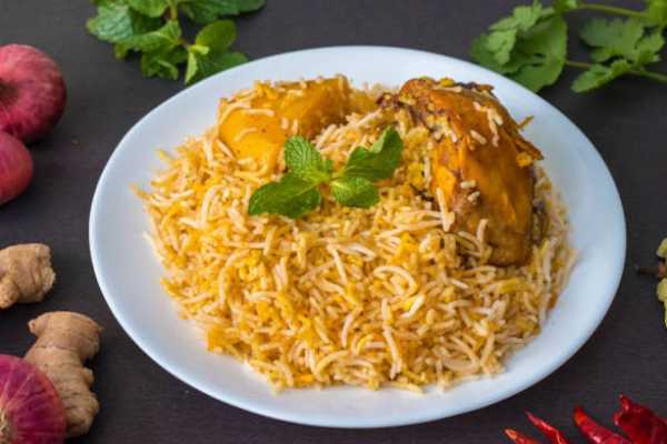 Boneless chicken biryani