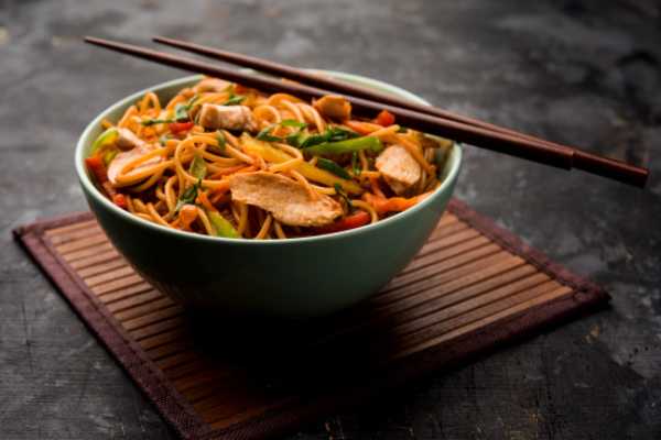 Chicken Schezwan hakka noodles
