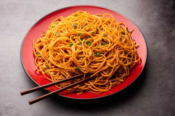 Veg hakka noodles