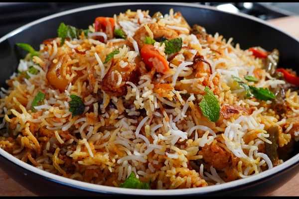 Hyderabadi Veg Dum Biryani Tray