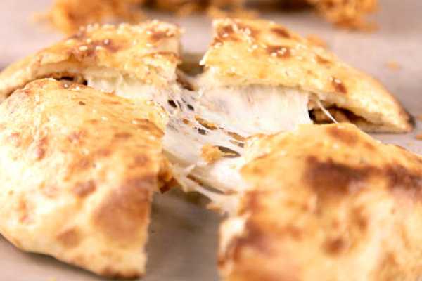 Garlic Naan Stuffed With Cheese (LS)