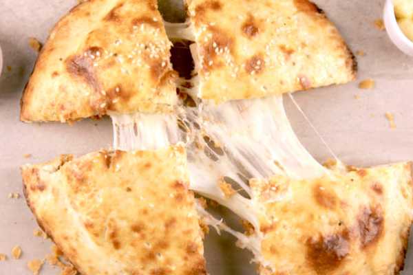 CHEESE NAAN