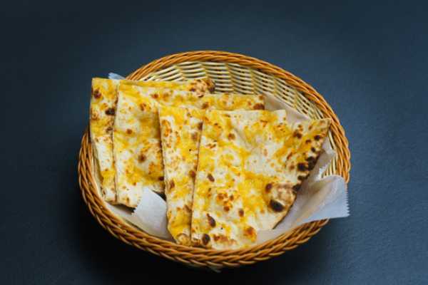 CHILLI GARLIC NAAN