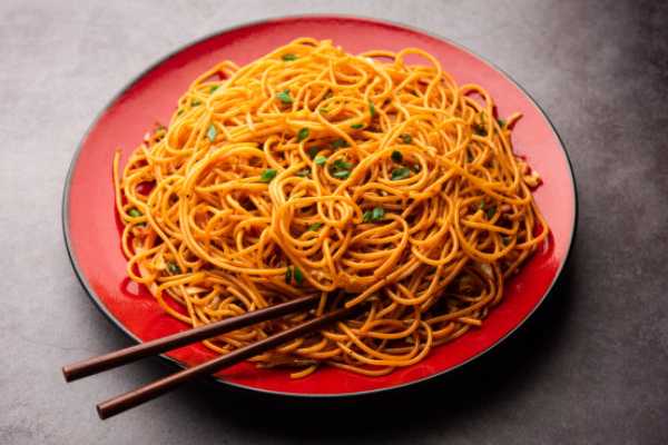 VEGETABLE HAKKA NOODLES