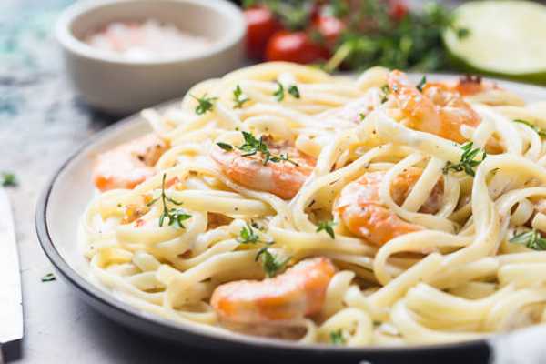 SHRIMP SCHEZWAN HAKKA NOODLES
