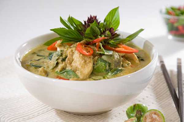 CHICKEN GREEN THAI CURRY