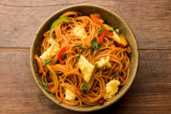 Egg Schezwan Hakka Noodles