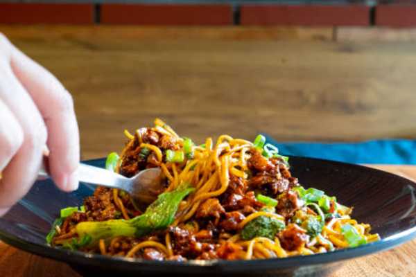 Chicken Schezwan Hakka Noodles
