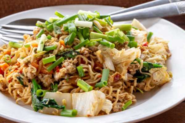 Thai Style Fried Noodles egg
