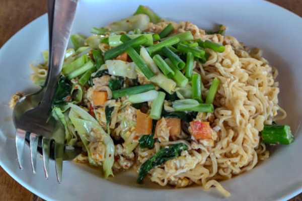 Thai Style Fried Noodles Chicken