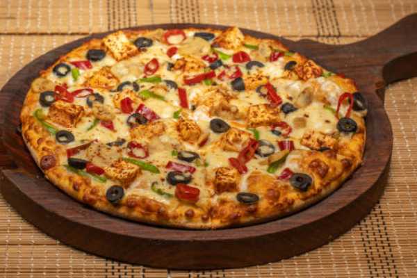 Chilli Paneer Pizza