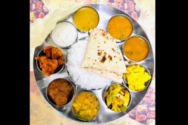 Anjappar Vegetarian Meal (Thali)