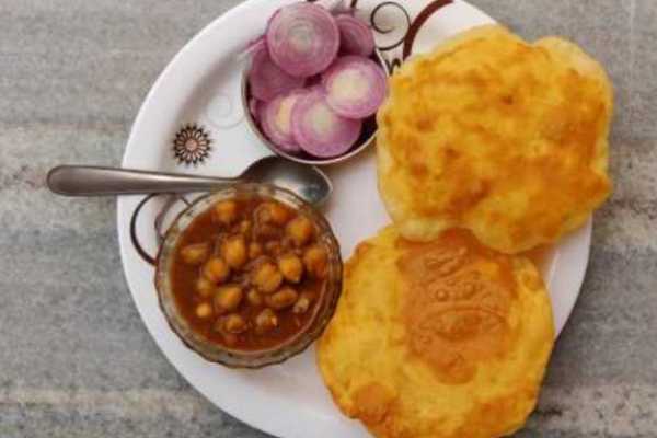 Chole Poori (2 pcs)