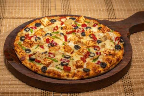CHILLI PANEER PIZZA