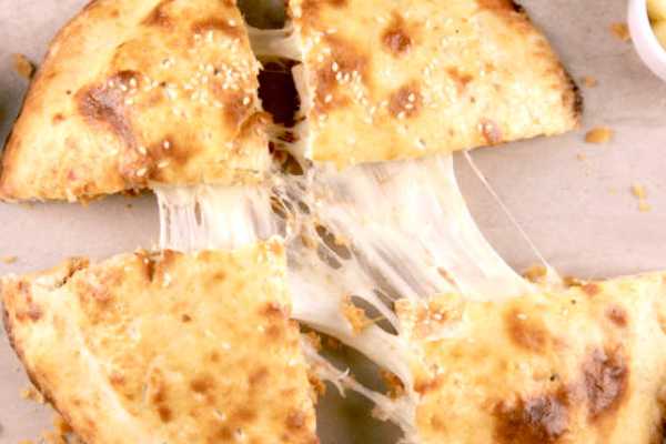 CHEESE NAAN