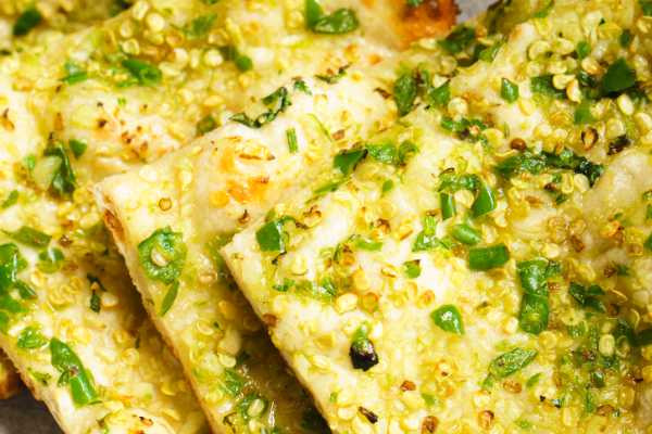 CHILLI GARLIC NAAN