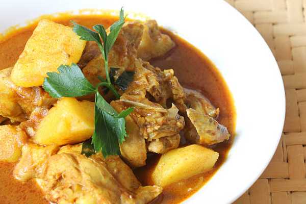 CHICKEN VINDALOO CURRY