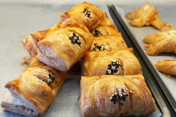 CHICKEN PUFFS