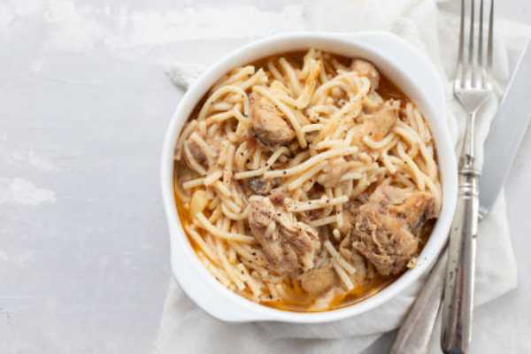 CHICKEN HAKKA NOODLES