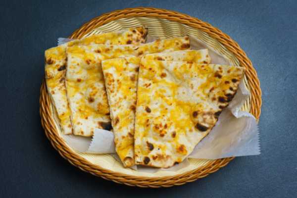 CHEESE NAAN