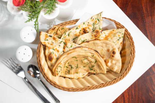 Bread Basket (Garlic, Butter, Chilli Naans)