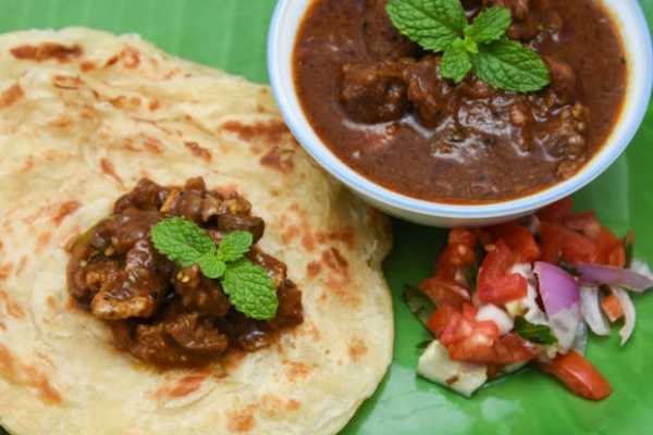 Parotha With Andhra Chicken Curry