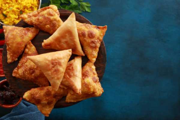 Onion Samosa (4 Pieces)