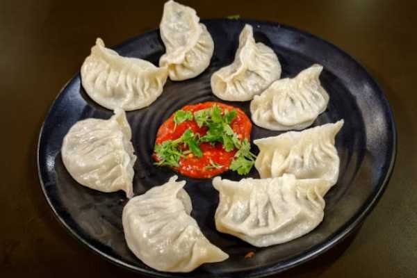 STEAMED VEG MOMO