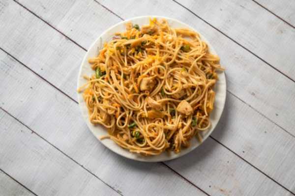 CHICKEN CHOWMEIN (Noodles)