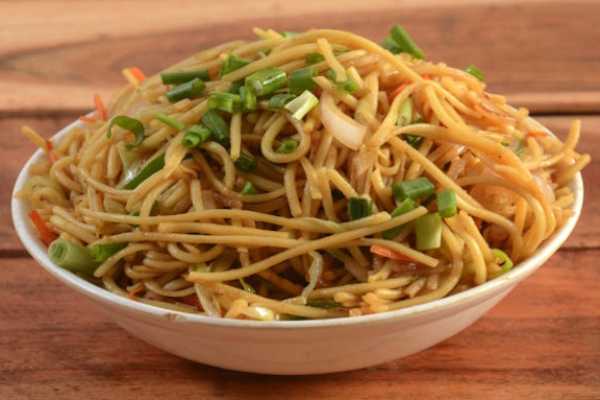 VEG CHOWMEIN (Noodles)