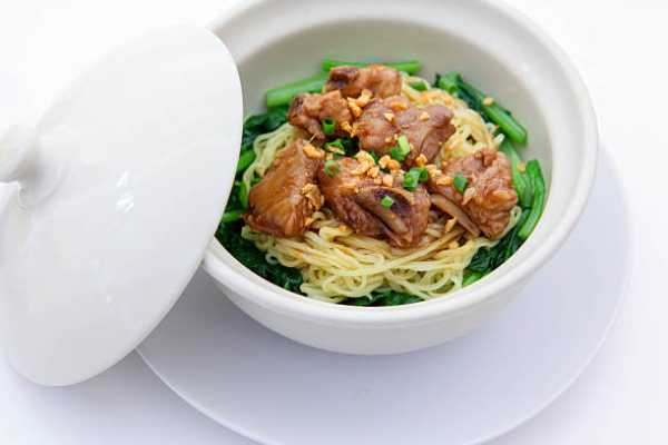 Schezwan Street Garlic Chicken Noodles