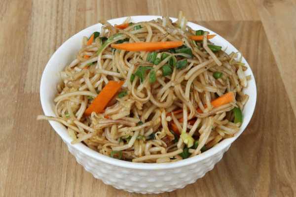 Hakka Street Garlic Veg Noodles