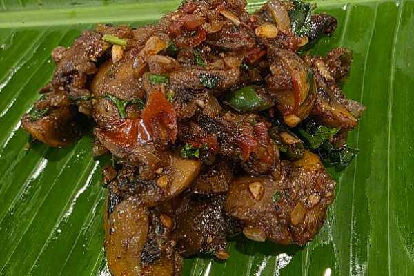 MUSHROOM PEPPER FRY