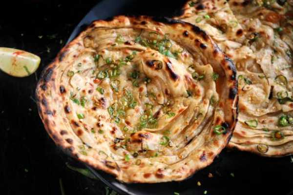 CHILLI GARLIC NAAN