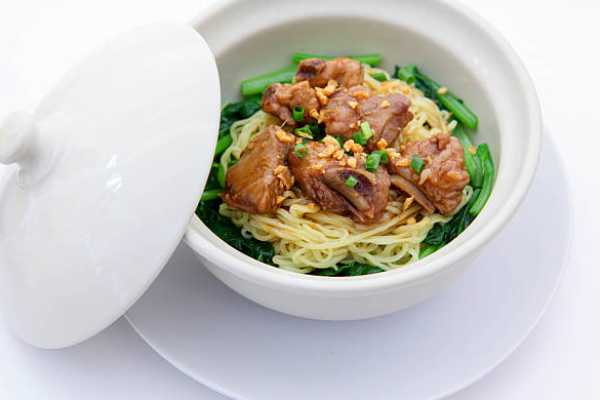 Schezwan Street Garlic Chicken Noodles