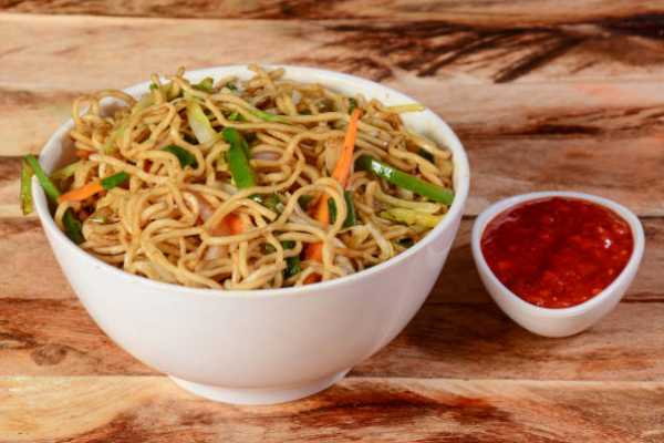 Hakka Street Garlic Veg Noodles