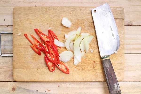 Onion Chilli Salad
