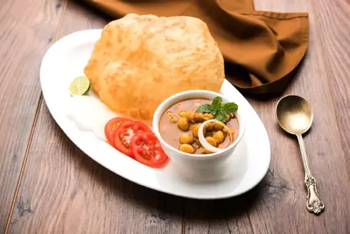 chole bature