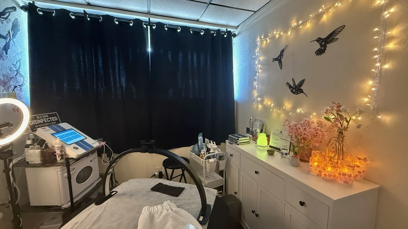 Treatment room with soft lighting